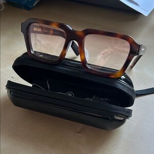 Brain dead sunglasses (Staunton post modern model)